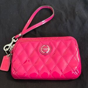 Coach Fuchsia patent leather Quilted Wristlet excellent condition